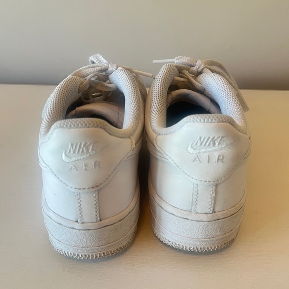 FINAL PRICE EUC Nike Air Force 1 Triple White Leather Sneaker - Picture 4 of 6